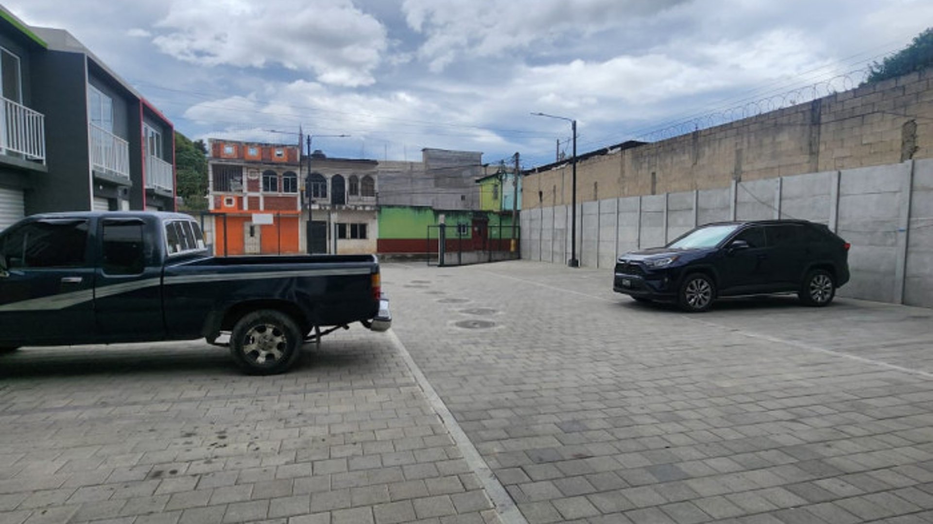 Local en renta o venta en Plaza Comercial en Amatitlán