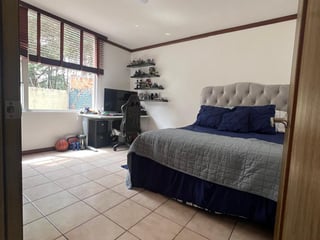 Casa con jardín en venta de 4 habitaciones en zona 16 Ref-5727 - 5