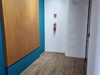 Alquilo / vendo amplia oficina Edificio Desing Center zona 10 - Image 5