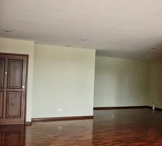 Apartamento 2 habitaciones + estudio o sala familiar en renta zona 13