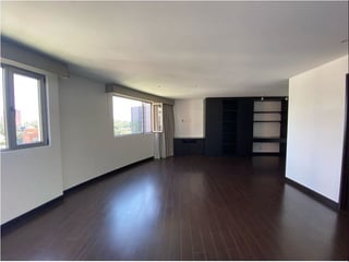 RENTA APARTAMENTO ATTICA II ZONA 14 CON CUARTO DE SERVICIO - 5