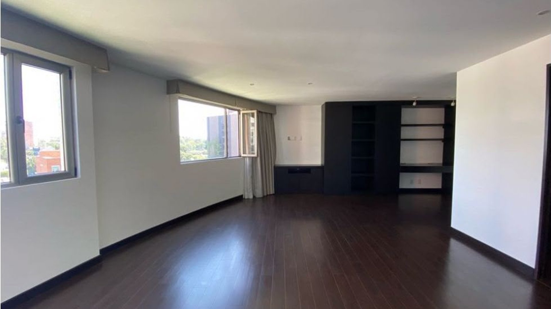 RENTA APARTAMENTO ATTICA II ZONA 14 CON CUARTO DE SERVICIO - Miniatura 5