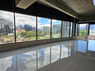 Oficina en Venta zona 10 cercano a oakland - 5