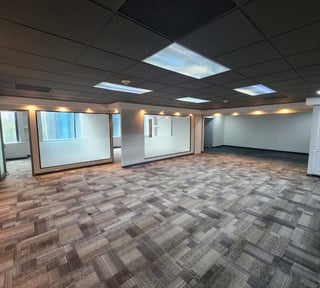 Oficina en renta con 7 ambientes en zona 14 Ref-4924