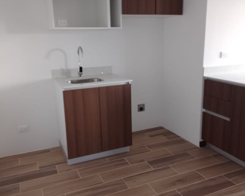 LINDO Y COMODO APARTAMENTO EN RENTA ZONA 12