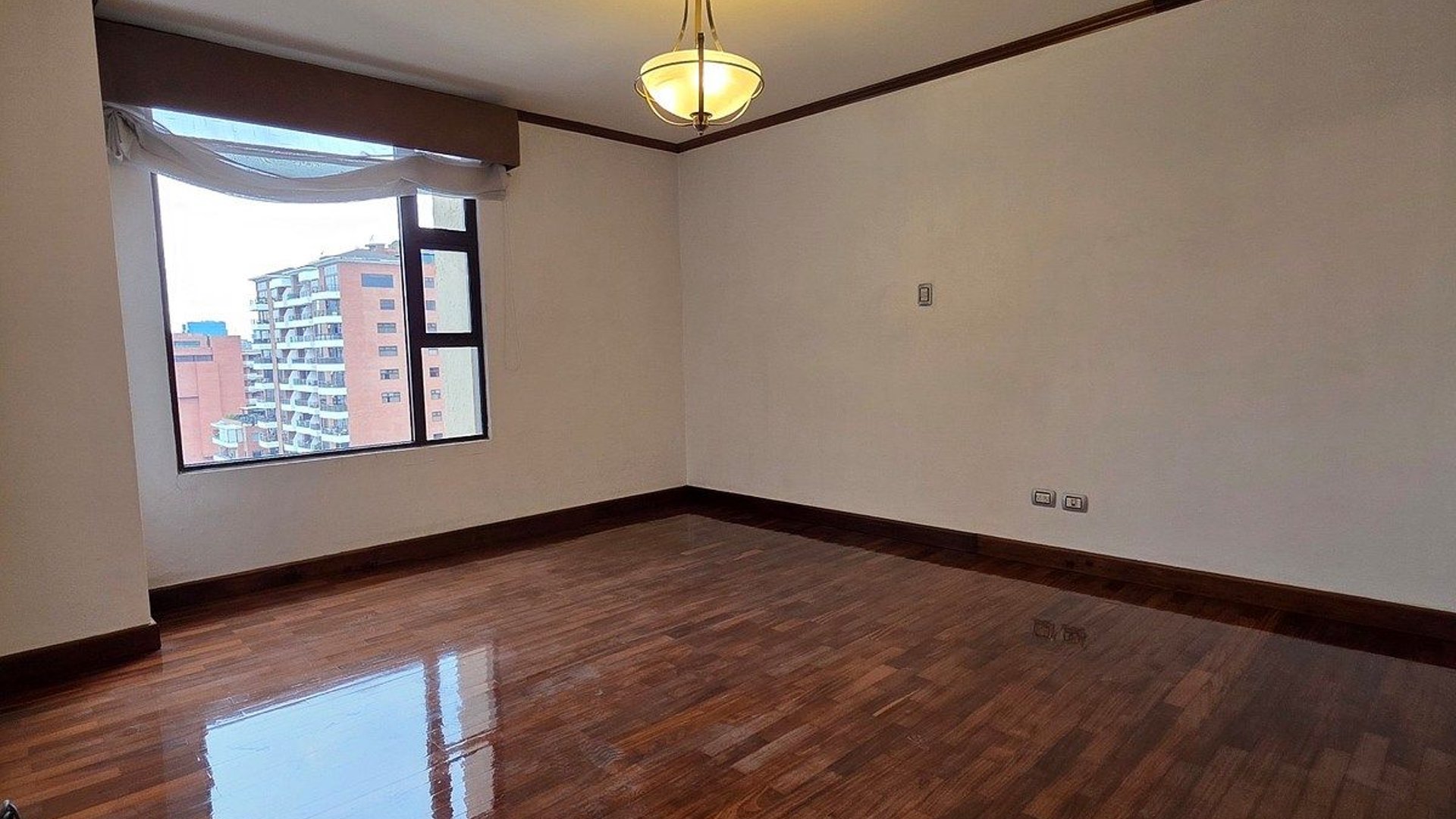 Penthouse en Venta – Zona 10 - Miniatura 6