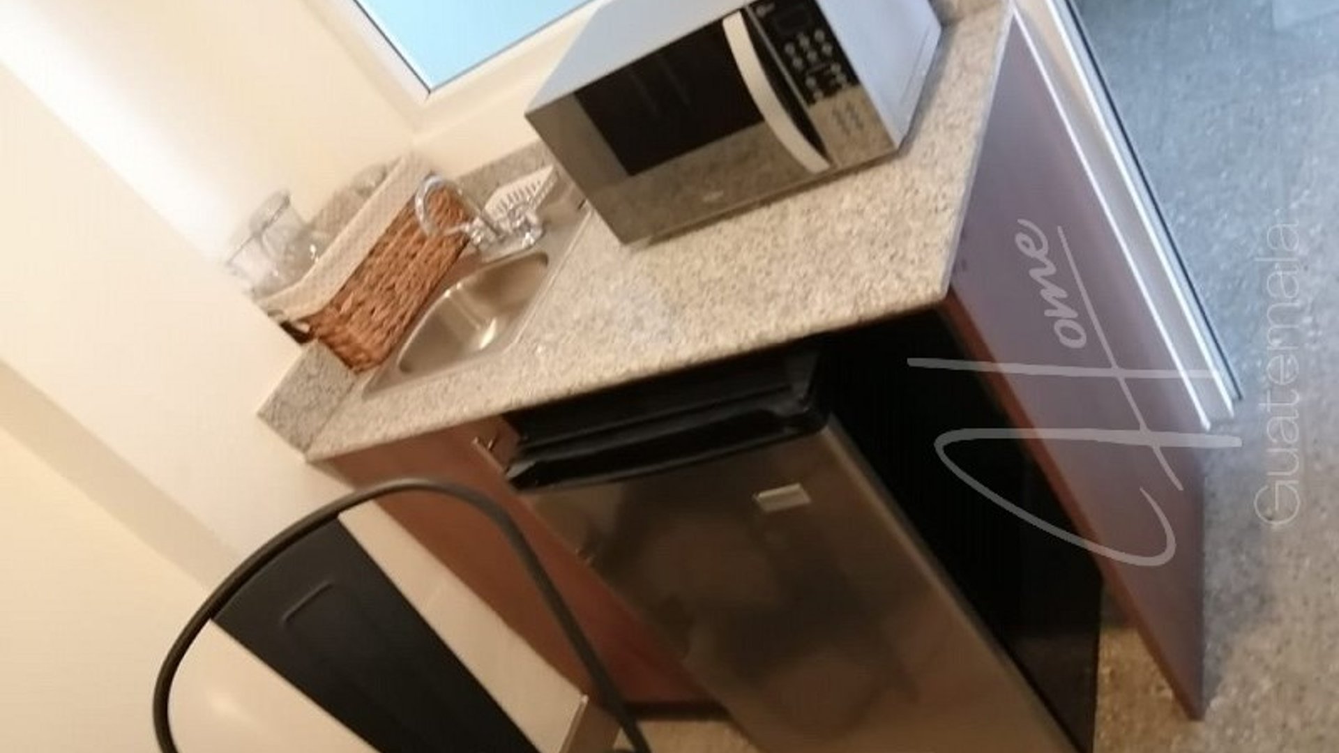 Apartamento en venta amueblado Edificio 3once Zona 1 una habitación - Miniatura 2