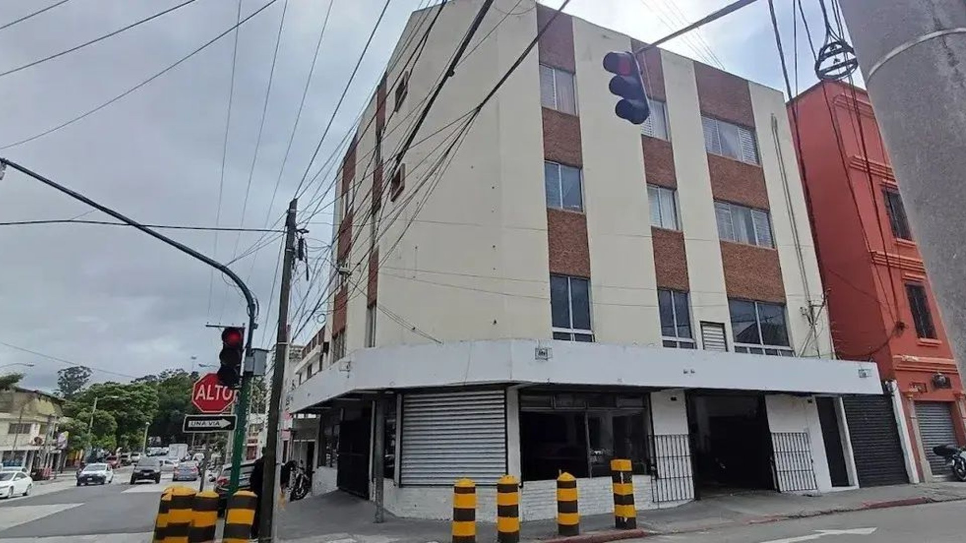 VENTA / RENTA – EDIFICIO COMERCIAL EN ZONA 1 - Miniatura 2