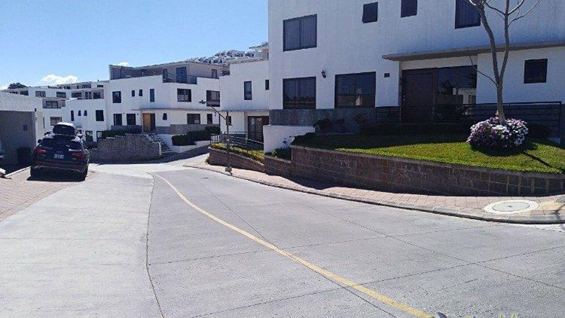 SE RENTA MODERNA CASA amueblada en Santuaria Muxbal
