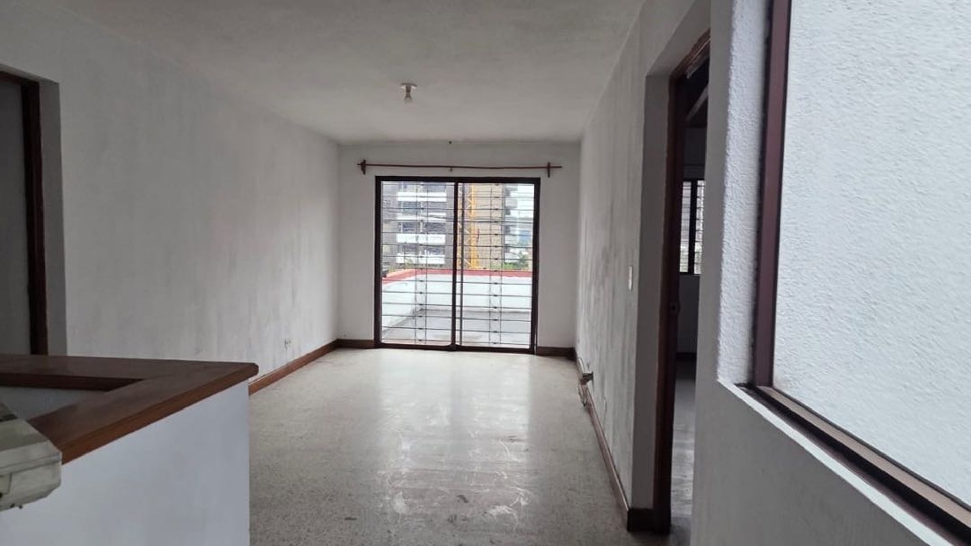 *Alquiler de casa ideal para oficina en Zona 11* - Miniatura 2