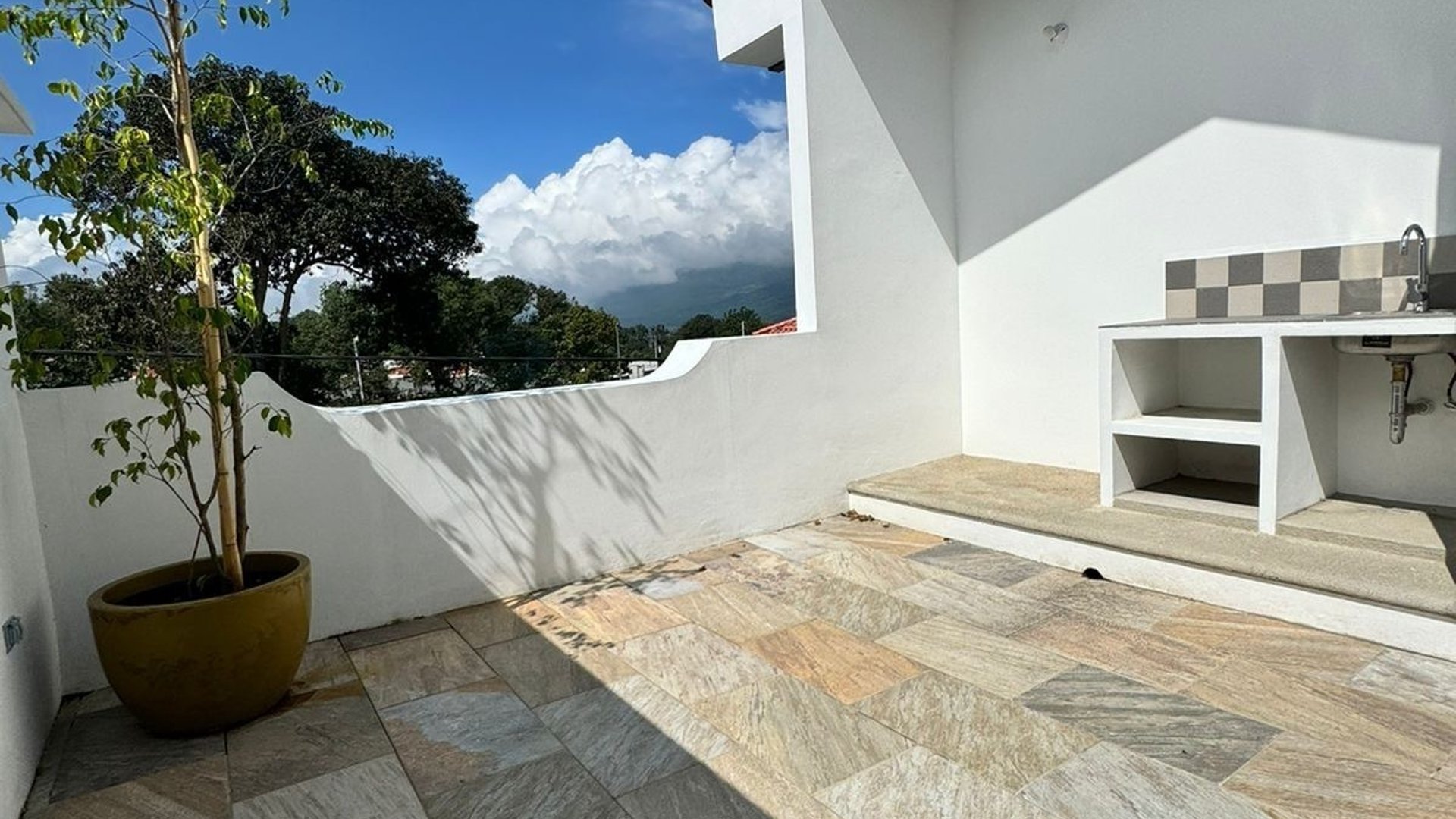 PRECIOSA CASA EN VENTA EN ANTIGUA - Miniatura 23