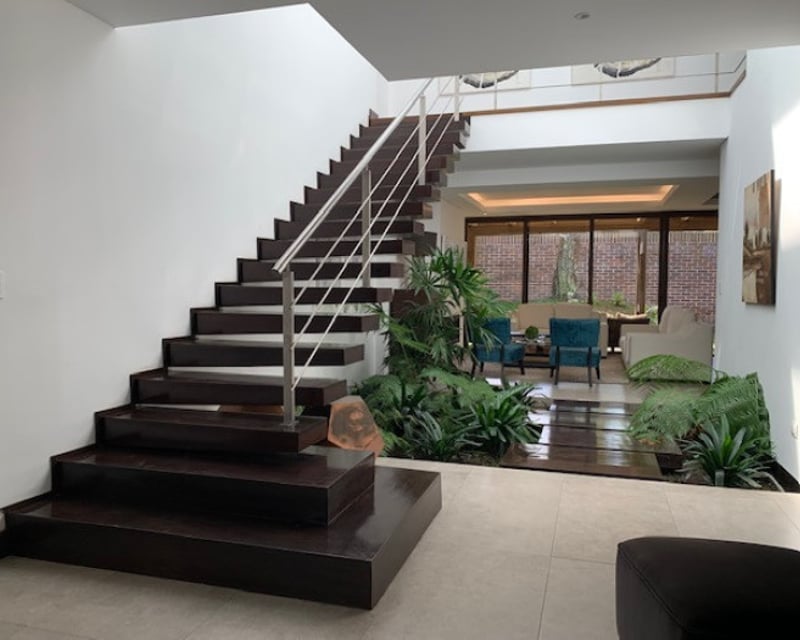 VENTA CASA en planos exclusivo condominio en zona 16