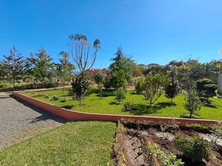Casa Colonial en Venta con Terreno de 6,067 m² en Santiago Sacatepéquez - 3