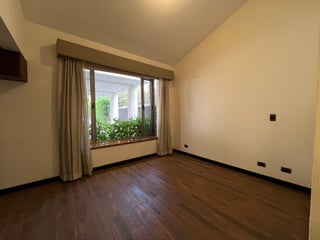 Venta de hermosa casa en Condominio – Colonia El Prado, Zona 10 - Image 14