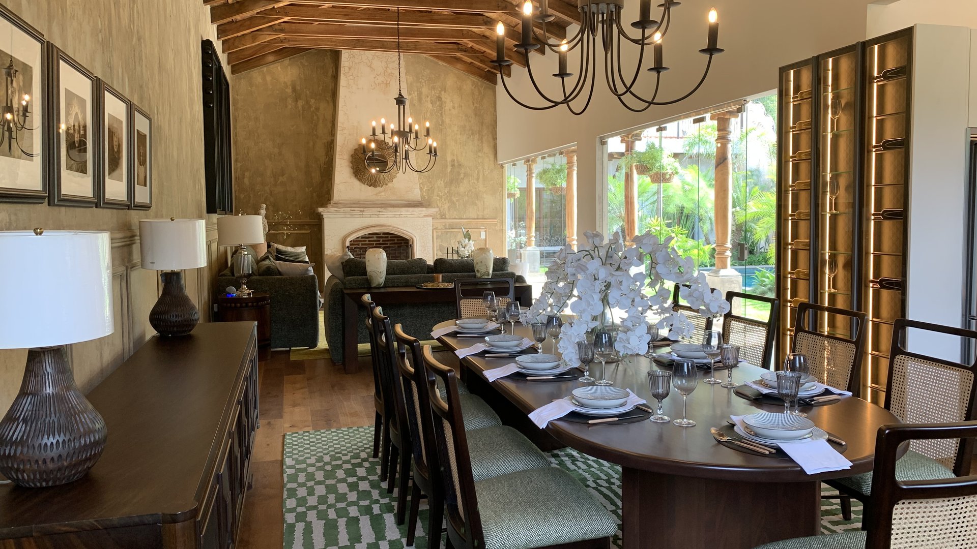 Lujosa casa en venta en Antigua Guatemala - Image 1