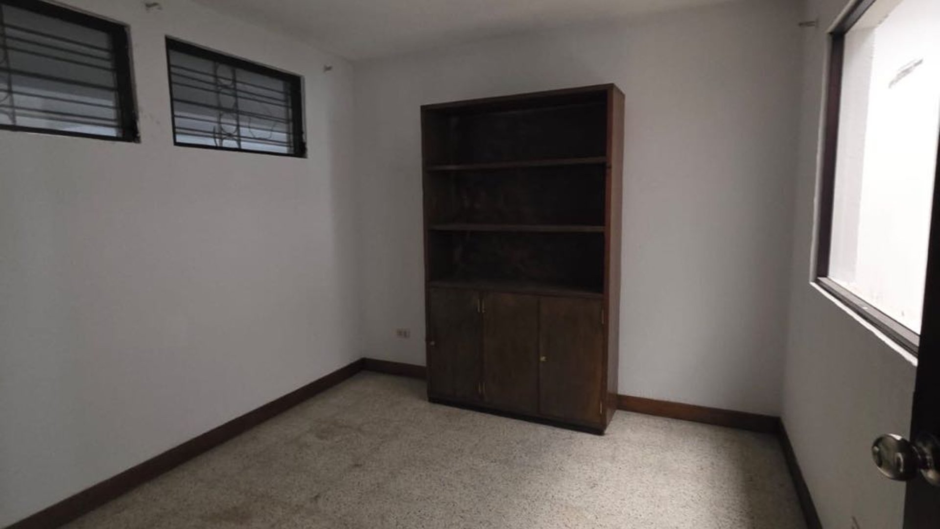 *Alquiler de casa ideal para oficina en Zona 11* - Miniatura 16