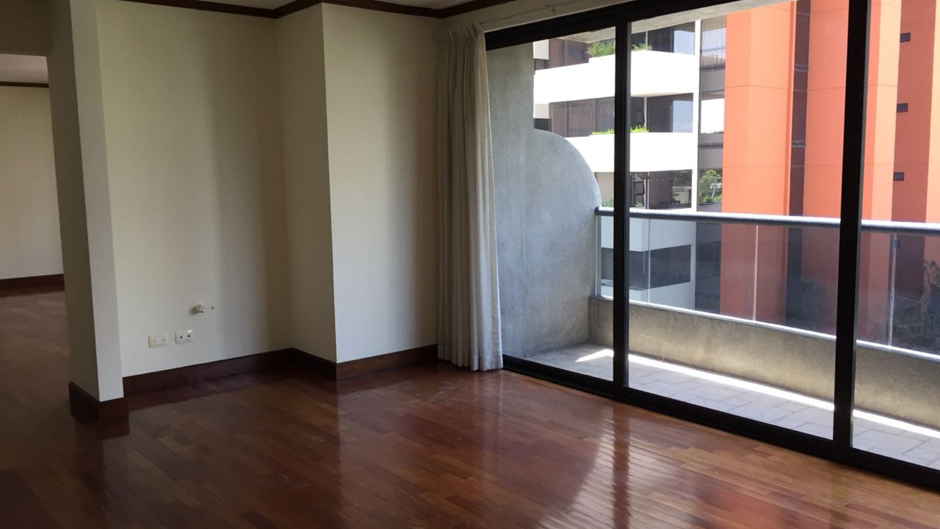Apartamento 4 habitaciones en renta San Ángel zona 14 - Image 1