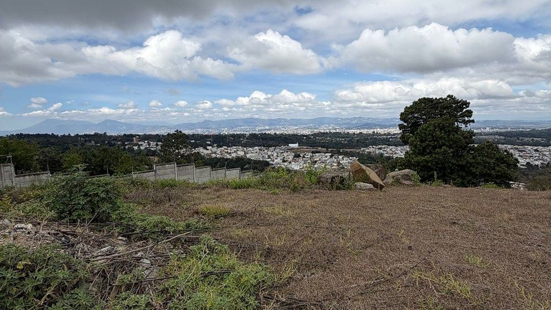 Terreno en renta en Zona 16, camino al Pulte
