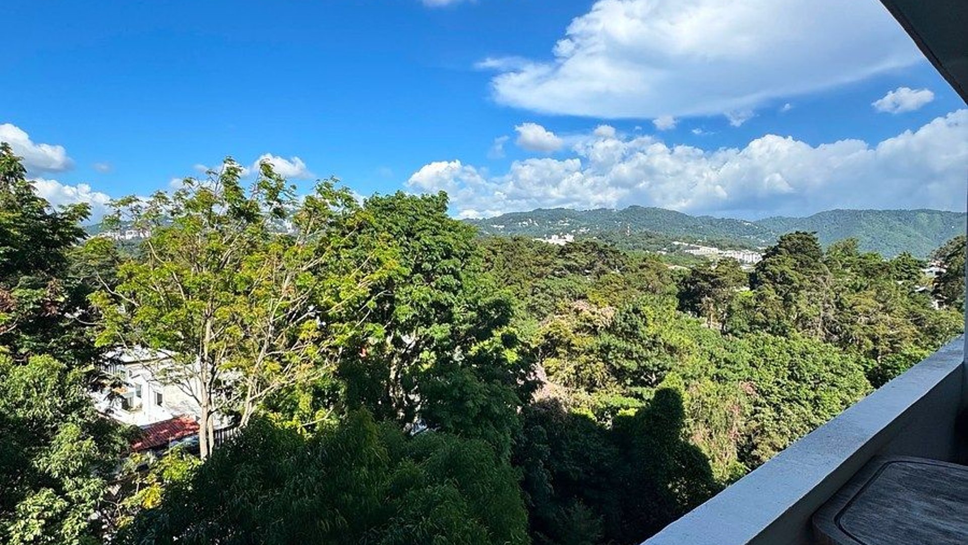 Apartamento en renta  Amueblado – Edificio Vista Real, Zona 14 - Miniatura 3