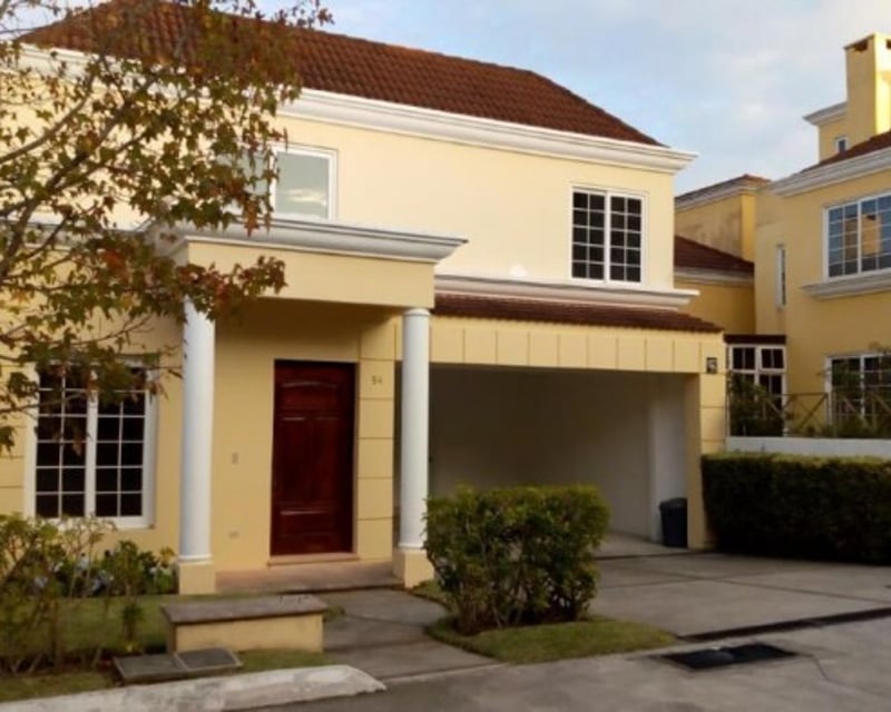 Hermosa casa en Venta en Entreverdes Fraijanes