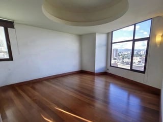 Apartamento en Renta – Edificio Casa Margarita | Zona 10 - Image 2