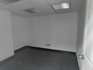 Local Comercial en Renta en Plaza Surti Ahorro. Zona 18 - 5