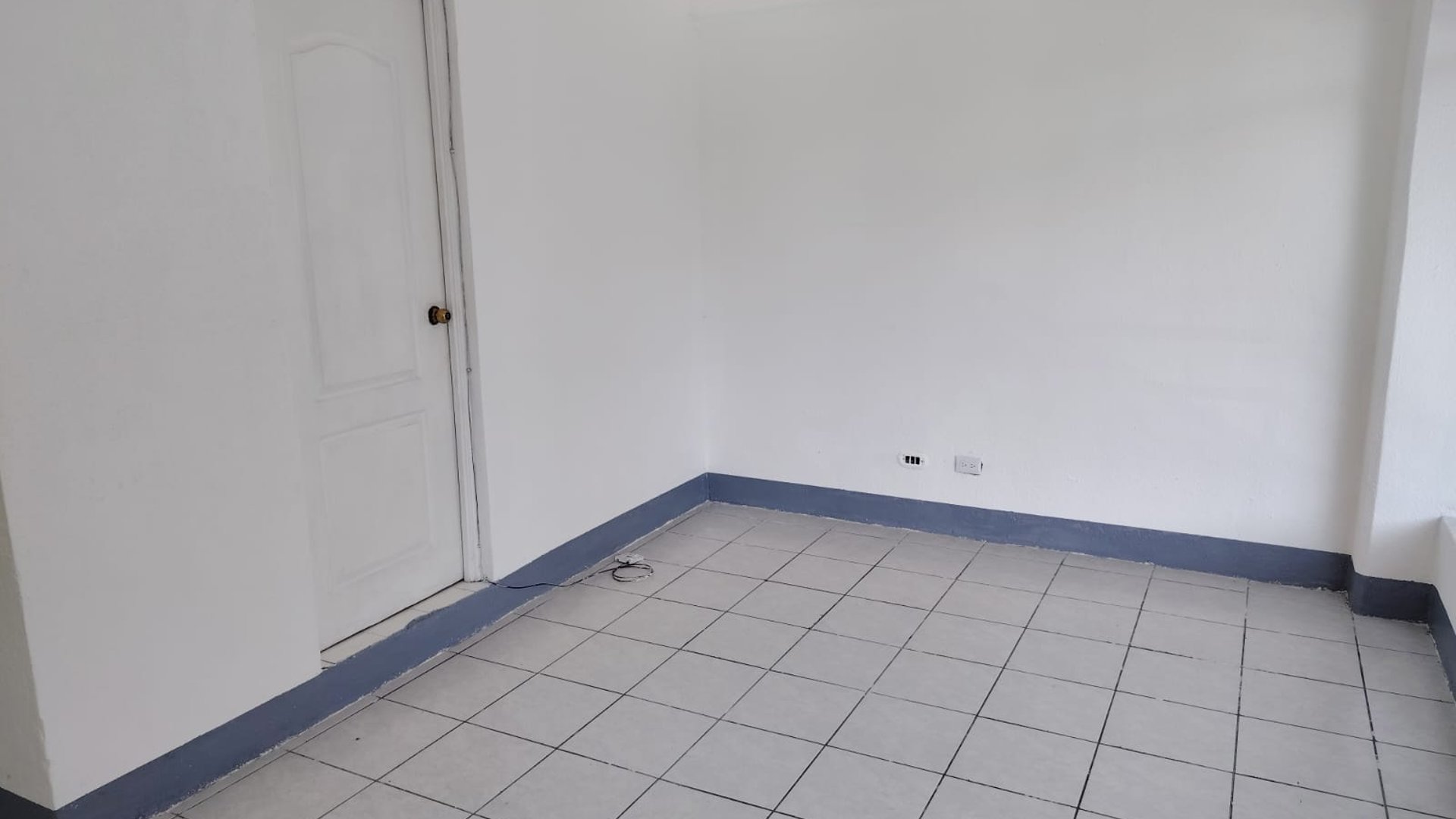 ???? LOCAL COMERCIAL EN VENTA – 23.00 m² | PLAZA BURÓ | ZONA 10 - Miniatura 6