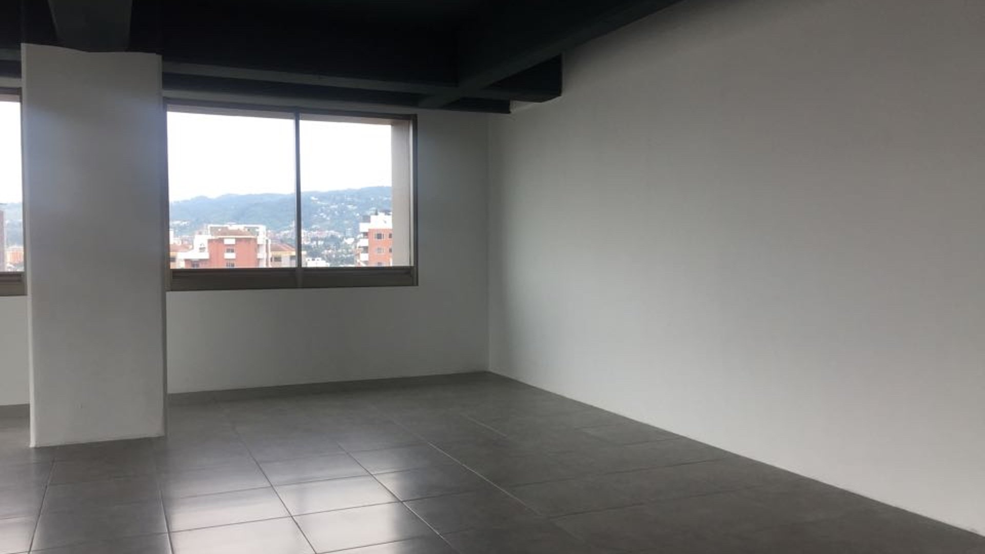 Vendo Oficina en Zona 10 Edificio Pialé - Miniatura 8