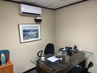 VENTA DE CÉNTRICA OFICINA 168MT2 - CENTRO EMPRESARIAL, ZONA 10 - 4