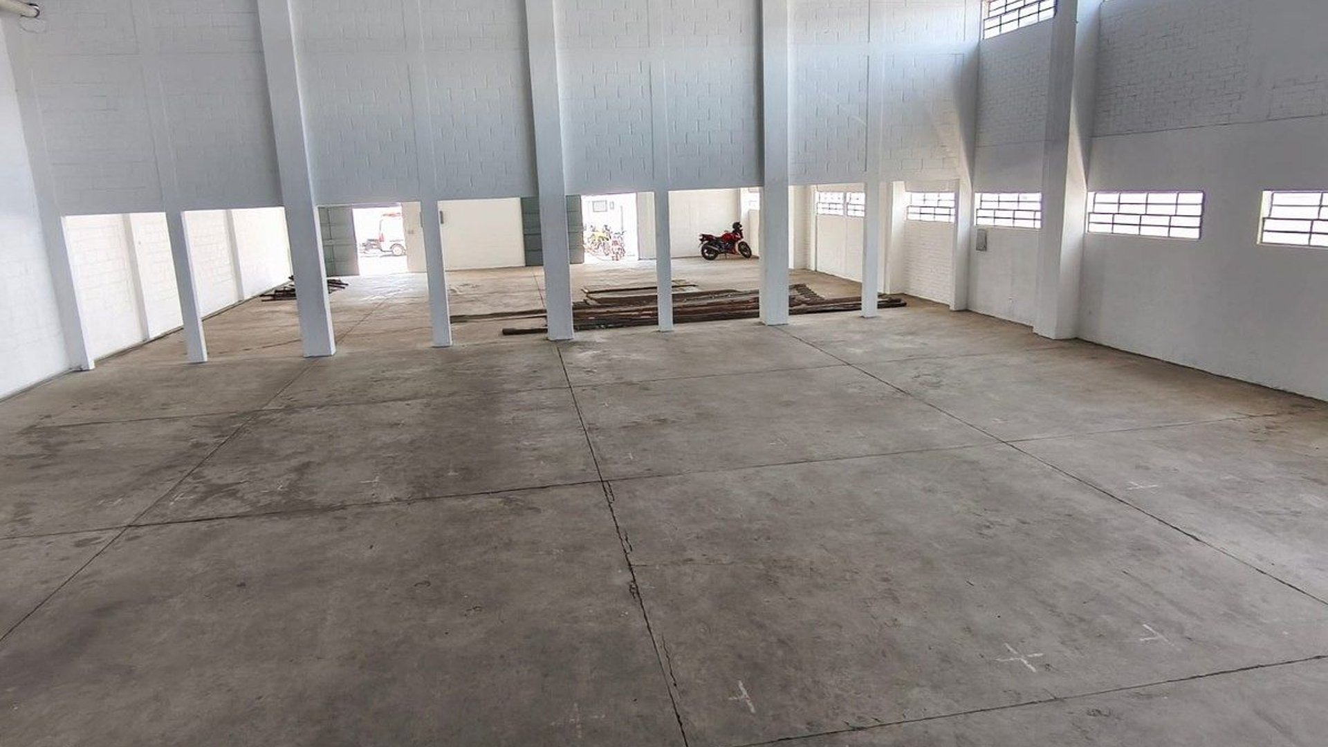 Bodega en Renta - Calzada Atanasio Tzul Zona 8 - Miniatura 8