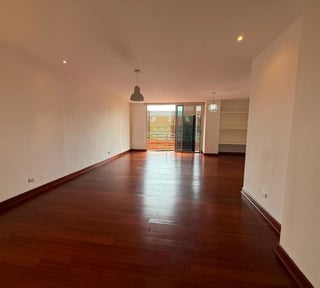 Venta de amplió apartamento en zona 14 Benevento La Villa
