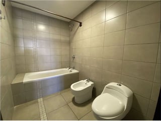 RENTA APARTAMENTO ATTICA II ZONA 14 CON CUARTO DE SERVICIO - 4