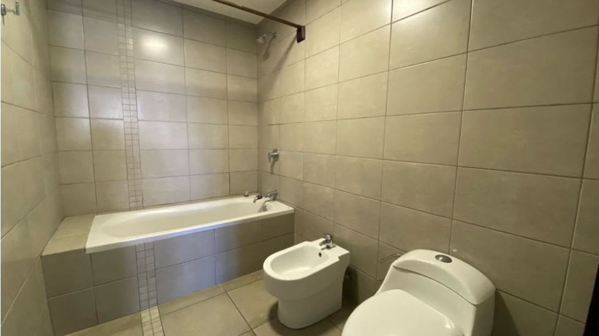 RENTA APARTAMENTO ATTICA II ZONA 14 CON CUARTO DE SERVICIO - Miniatura 4
