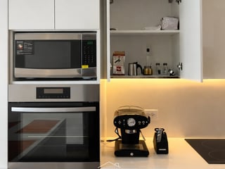 Modern 1-Bedroom Apartment with Parking in Zone 10, Guatemala City | $1325 Rent - Image 1