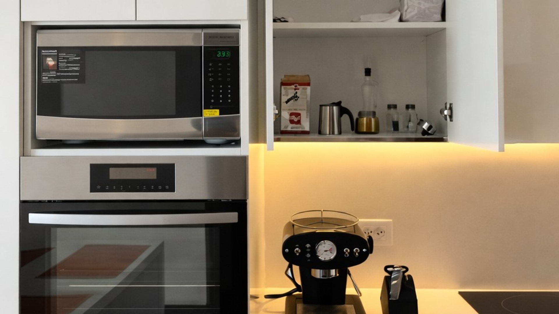 Modern 1-Bedroom Apartment with Parking in Zone 10, Guatemala City | $1325 Rent