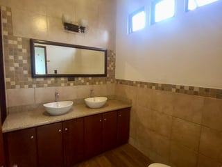 House for Sale in Fraijanes, Guatemala | 3 Bed, Garden, Parking | $160,000 - Image 9