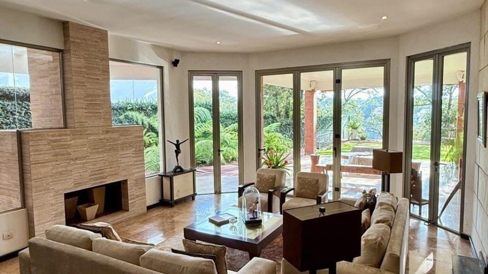 ENCINOS DE CAYALA / Casa en venta zona 16