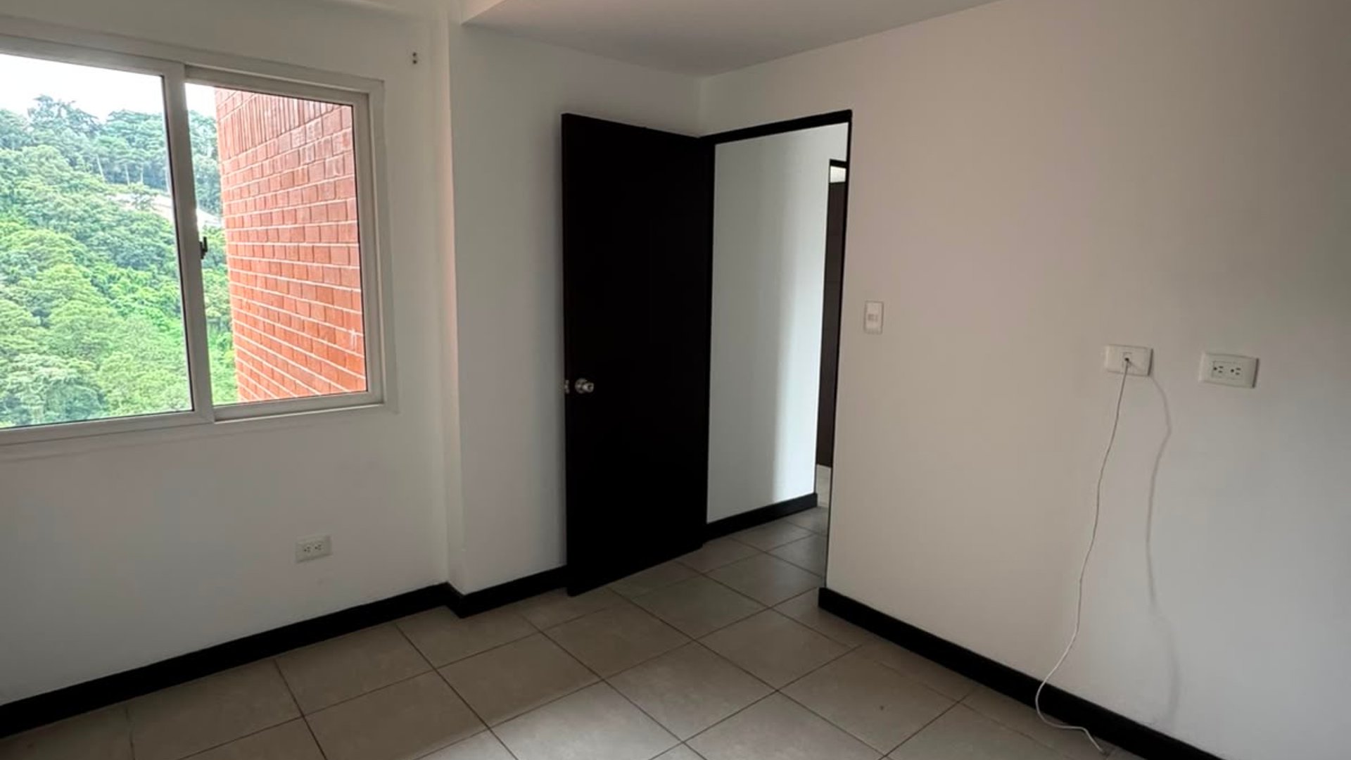 Rento apartamento en Edificio Hexa Cañada 16, Zona 16 - Miniatura 2