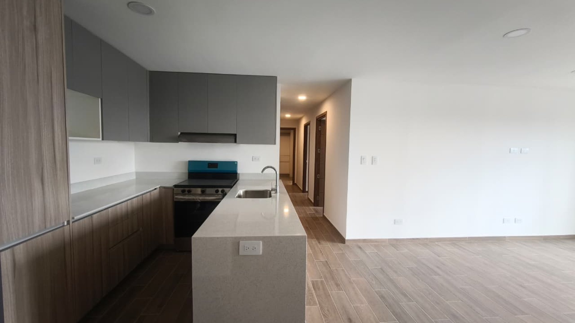 Luxurious 3-Bedroom Apartment for Sale in Zone 14, Guatemala City | USD $285,000