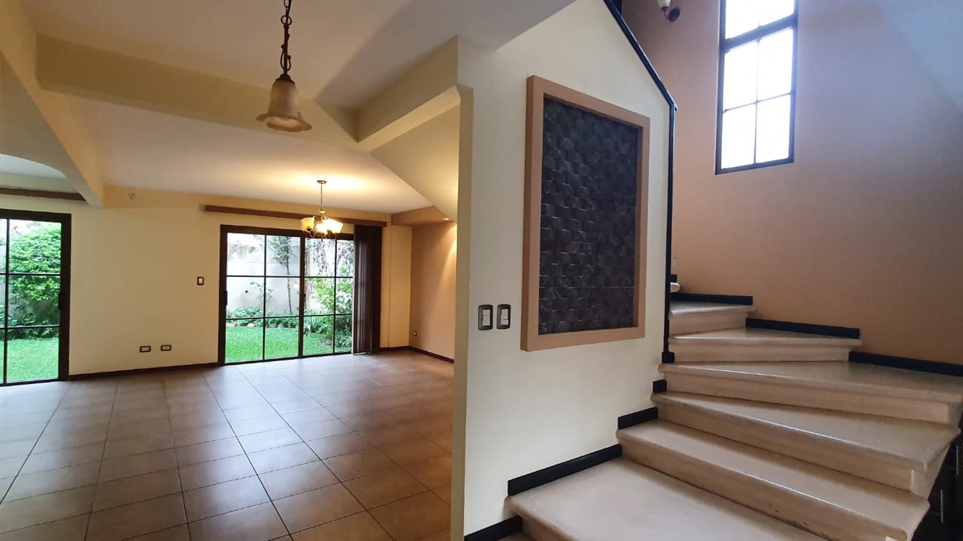 EN VENTA LINDA CASA ZONA 16 VILLAS SUIZA VH4 - Miniatura 4