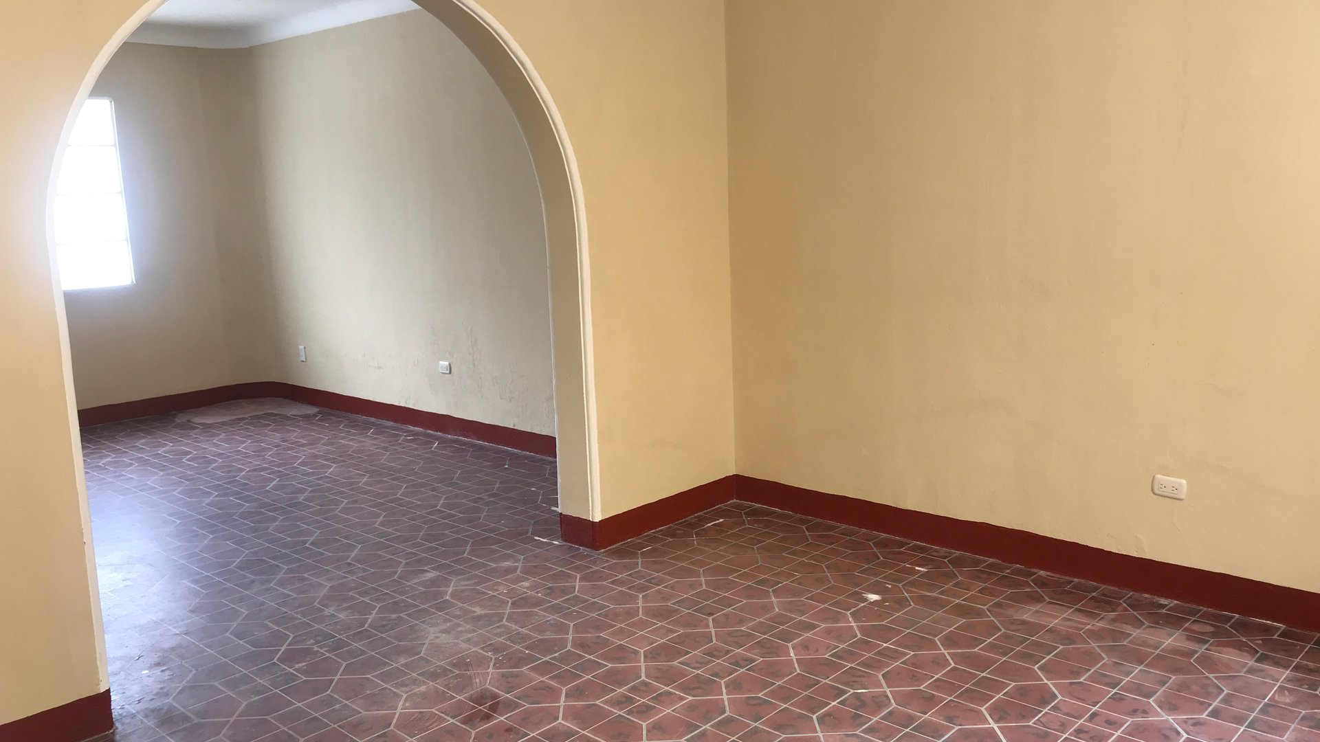 Casa de 4 habitaciones en alquiler, zona 1 - Miniatura 4