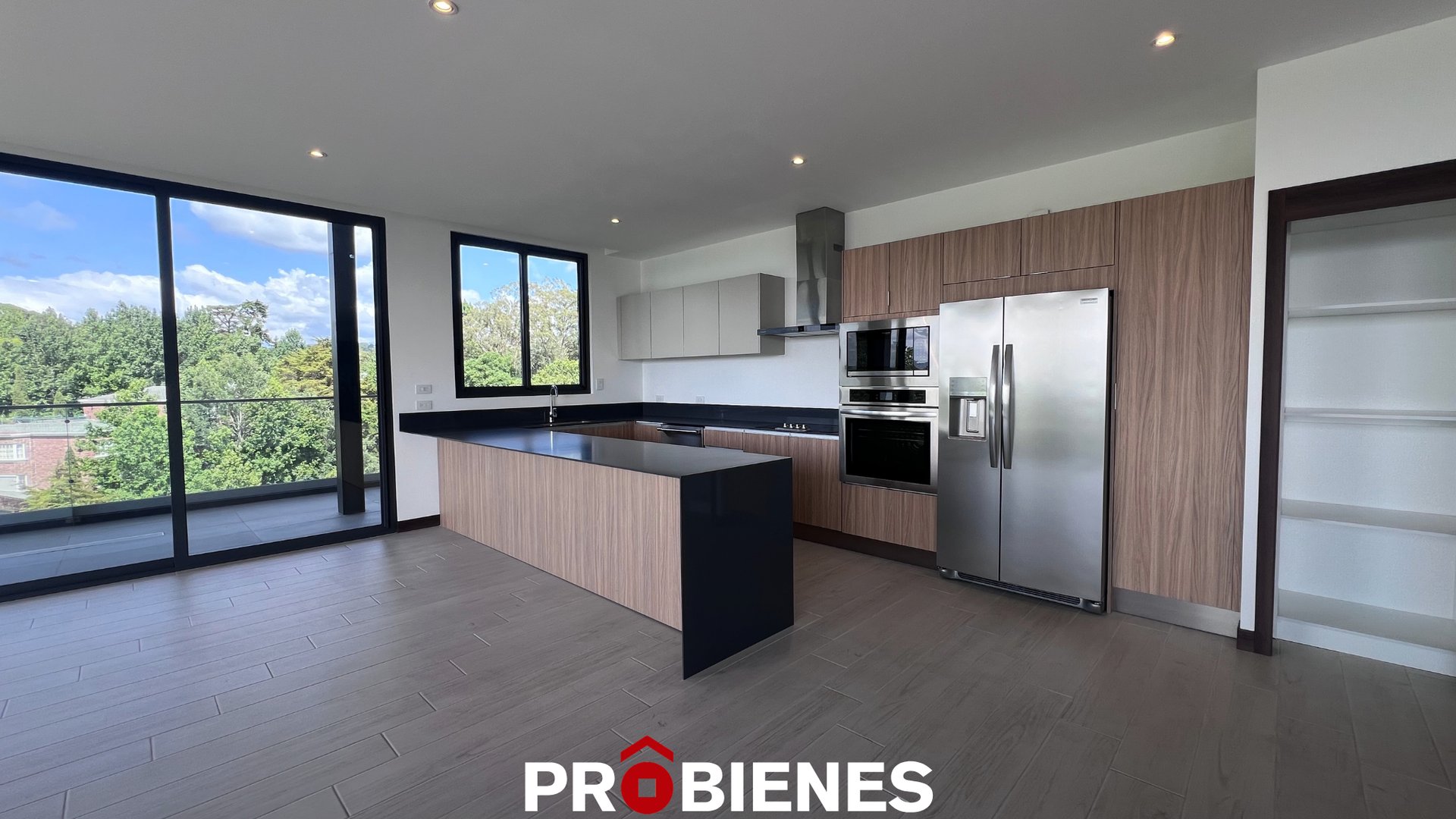 Penthouse de 3 habitaciones en SPAZIO zona 15 - Miniatura 4