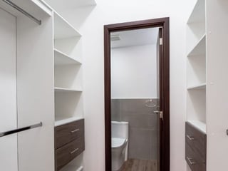 Rento apartamento en zona 10 planta baja Ref-4847 - 4