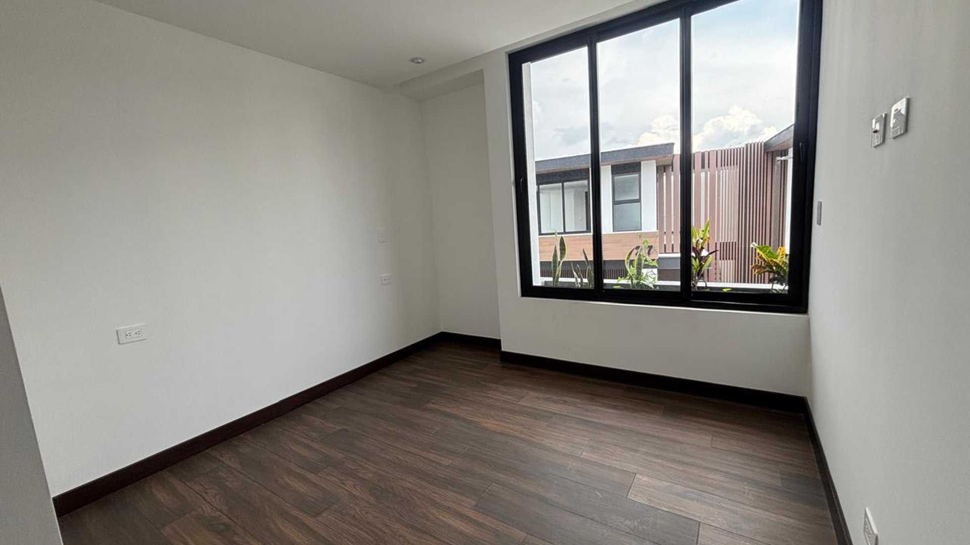 Townhouse en Alquiler Condominio Molie, zona 10 - Miniatura 16