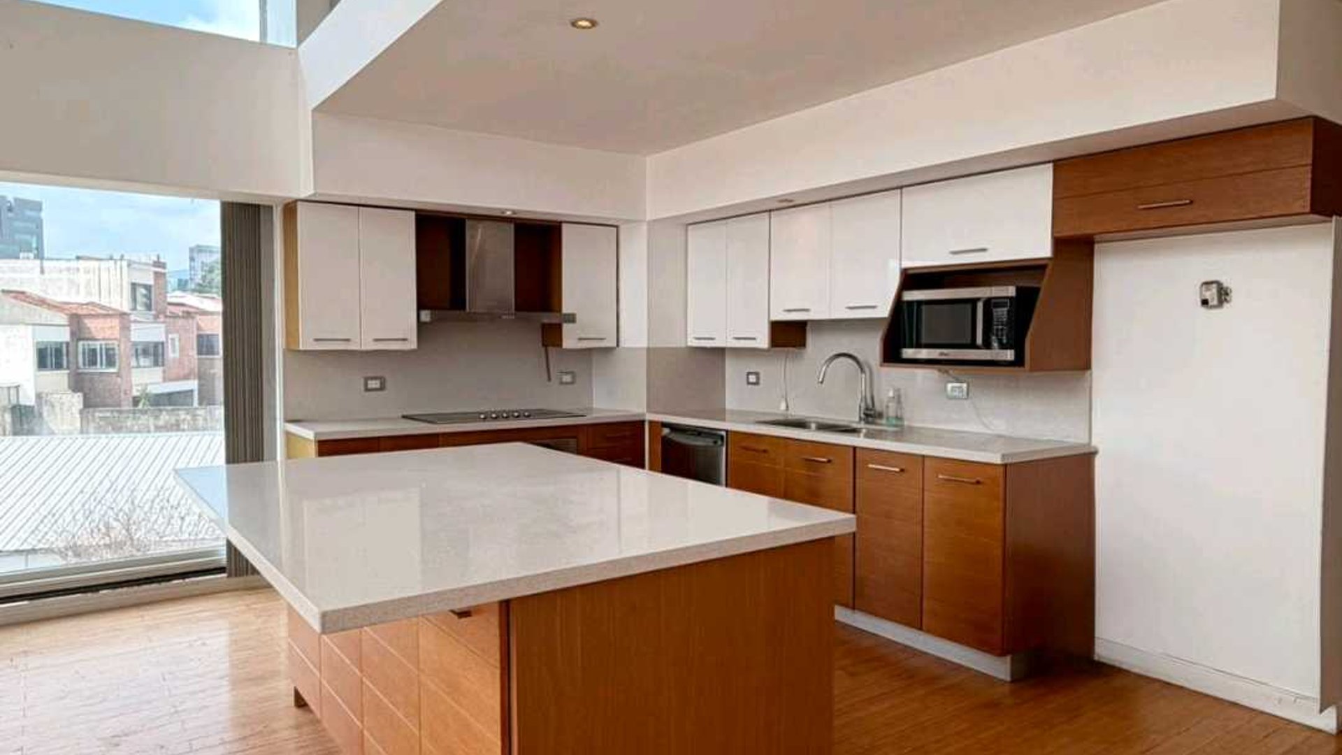 APARTAMENTO EN ALQUILER o VENTA ???? Edificio Atrium, zona 10 - Miniatura 5