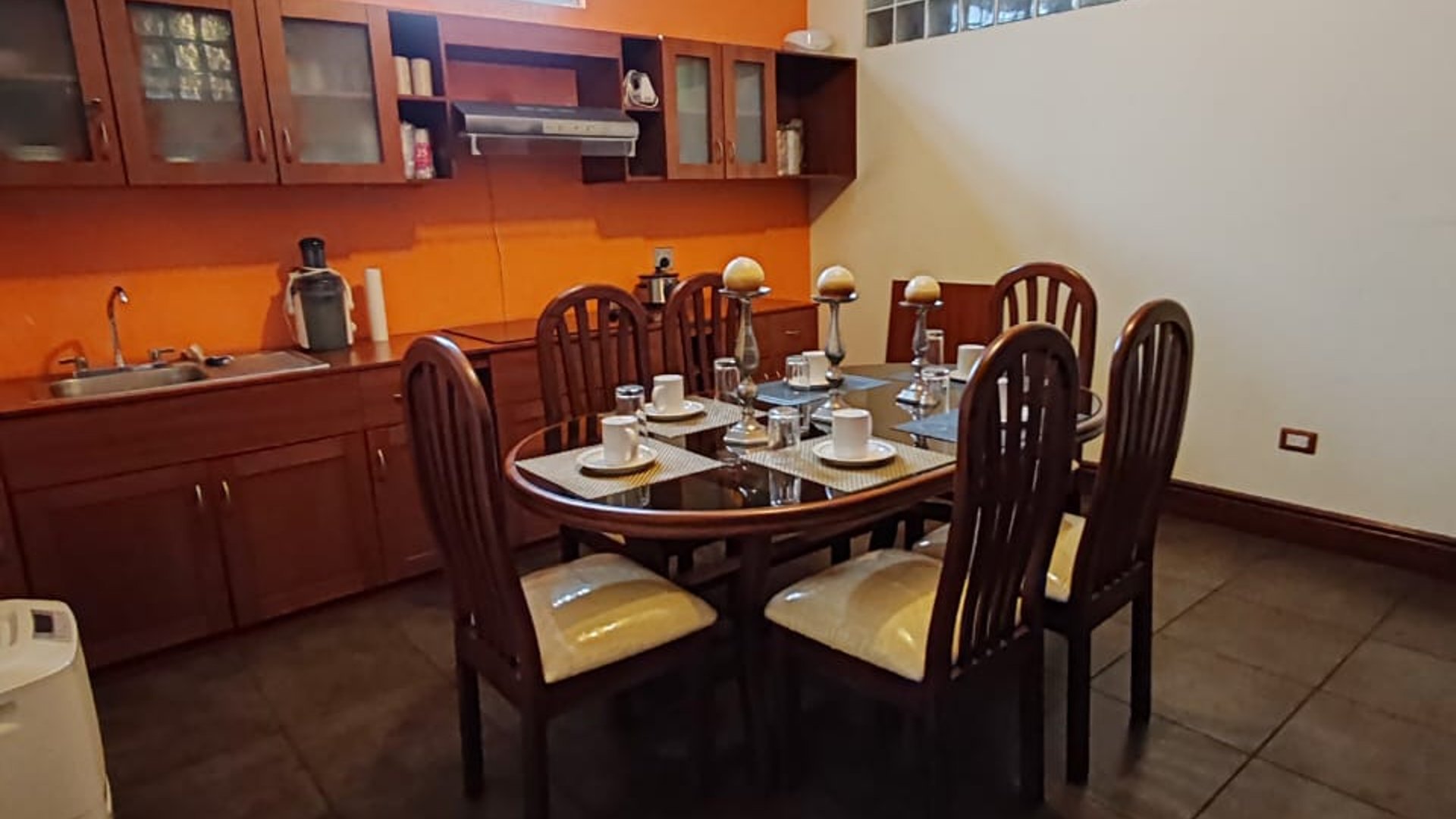 Edificio en renta o venta, sobre Calzada San Juan - Miniatura 14