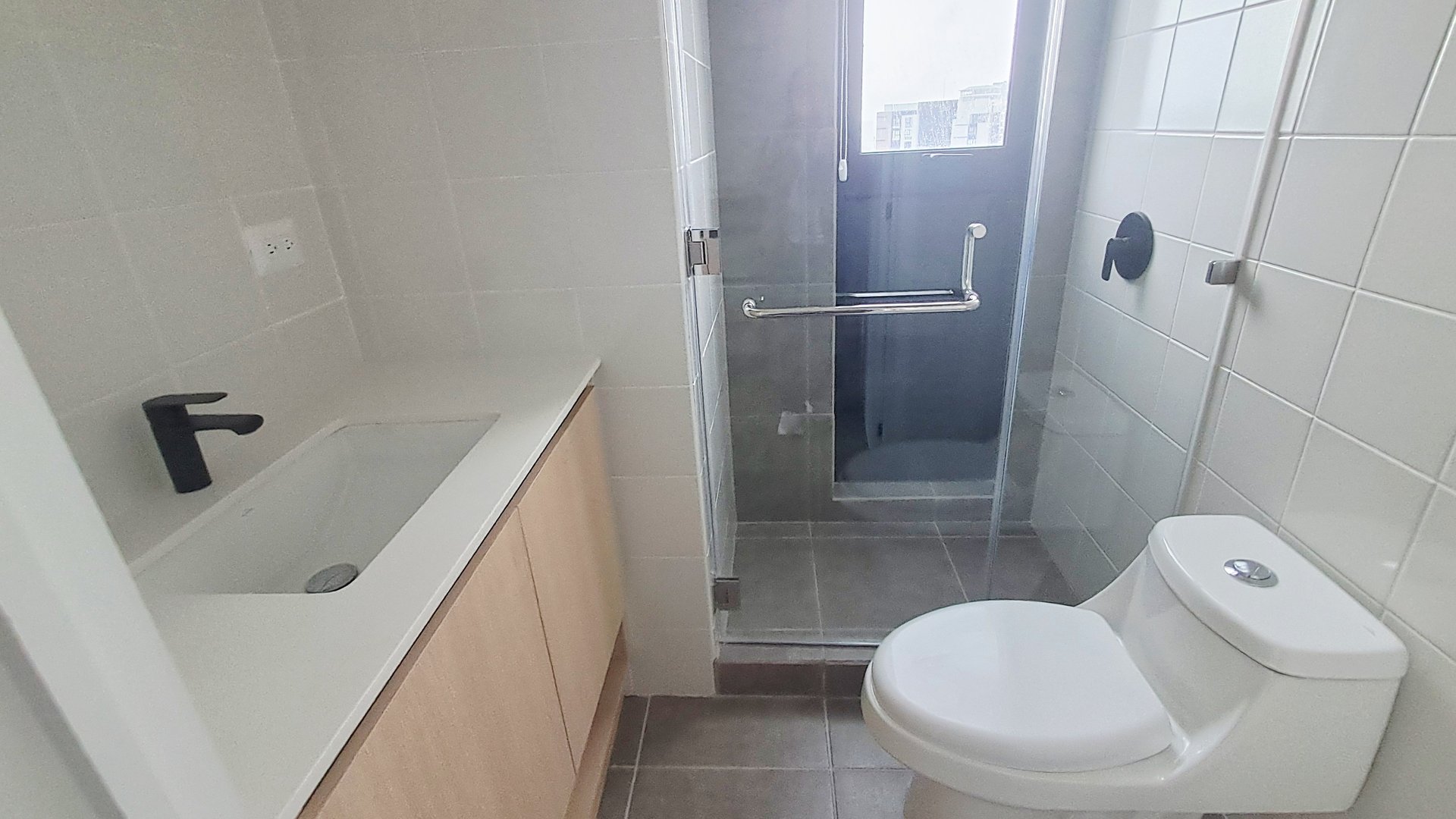 APARTAMENTO EN RENTA P/ESTRENAR,  EDIF. QUINCE ESQUINA, ZONA 15 - Miniatura 6