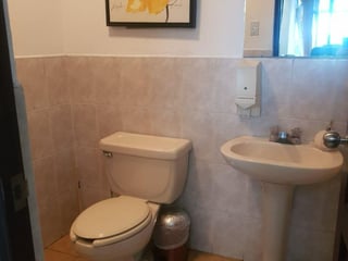 Oficina Amueblada en Renta en Zona 9 Reforma - Image 3