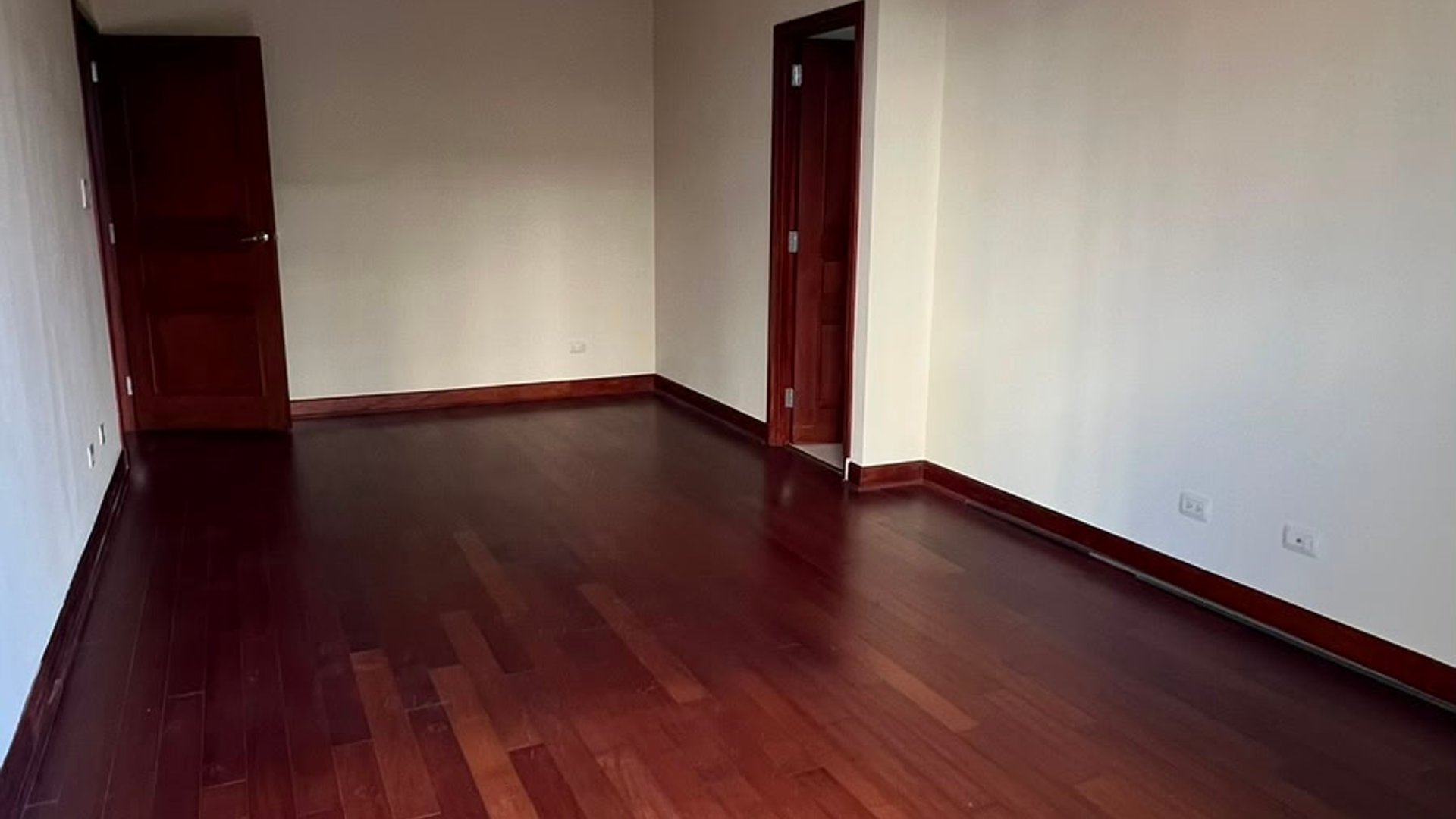 Apartamento en Alquiler Edificio Benevento, zona 14 - Miniatura 12