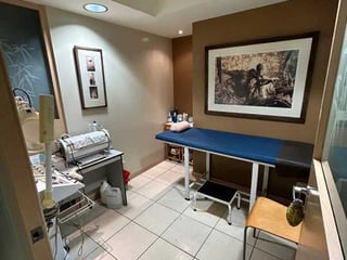 Vendo / Alquilo Oficina/clinica en Edificio Multimedica zona 15 - 5